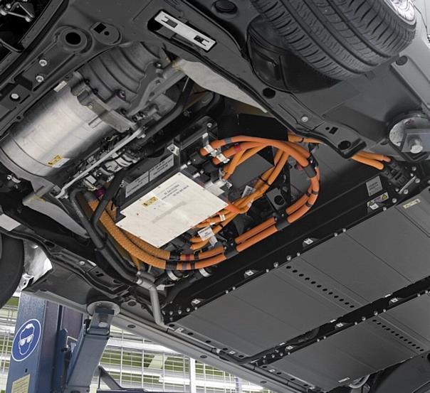 Produktionsstart der Mercedes-Benz A-Klasse E-CELL im Werk Rastatt: An der Bodenstruktur der heutigen A-Klasse wurden neue Konsolen für die Befestigung der Lithium-Ionen Batterien integriert.